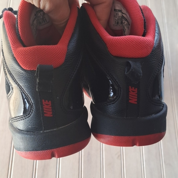 Nike Youth Size 5 Team Hustle High-top Basketball Boy Lace Up Sneakers - Picture 5 of 12